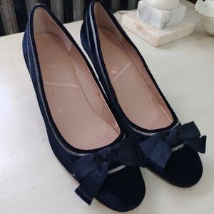 TAHARI Women's Black Velvet Heels With Gray Trim And Black Bows